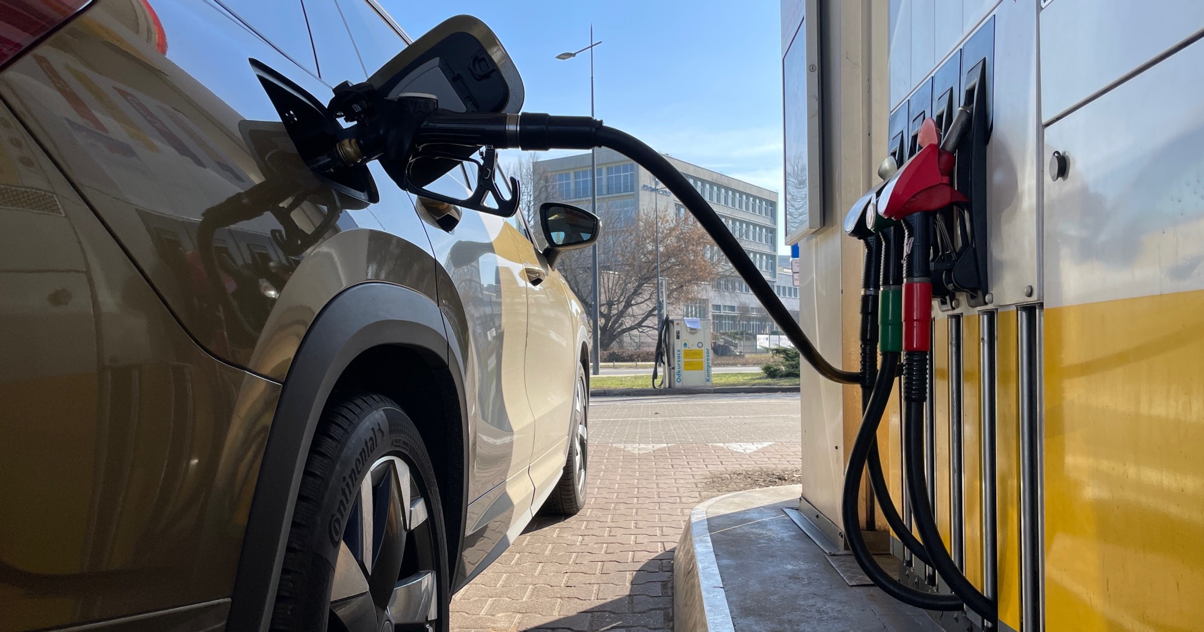 Tankowanie samochodu olejem napędowym