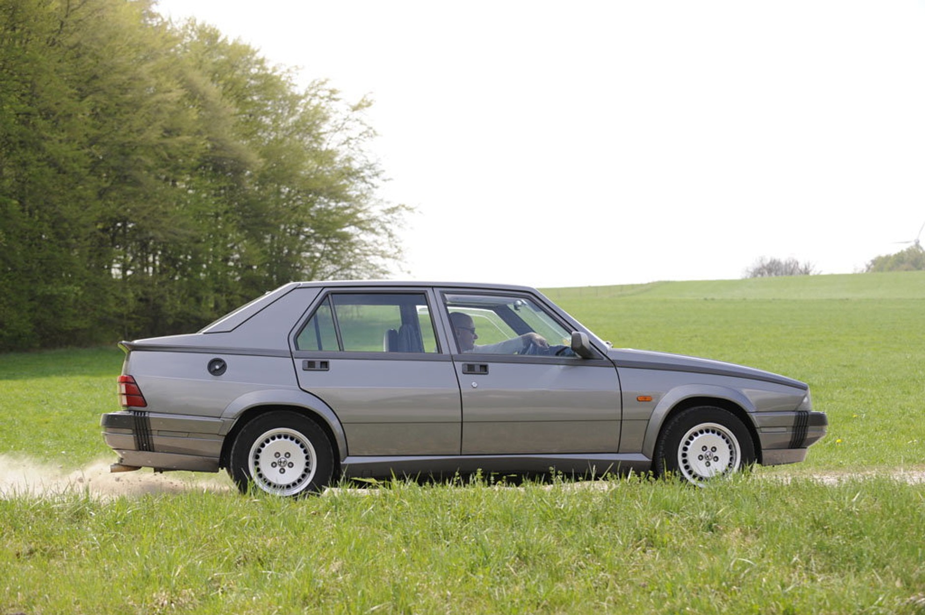 Alfa Romeo 75 - Jubileuszowy model z turbodopingiem