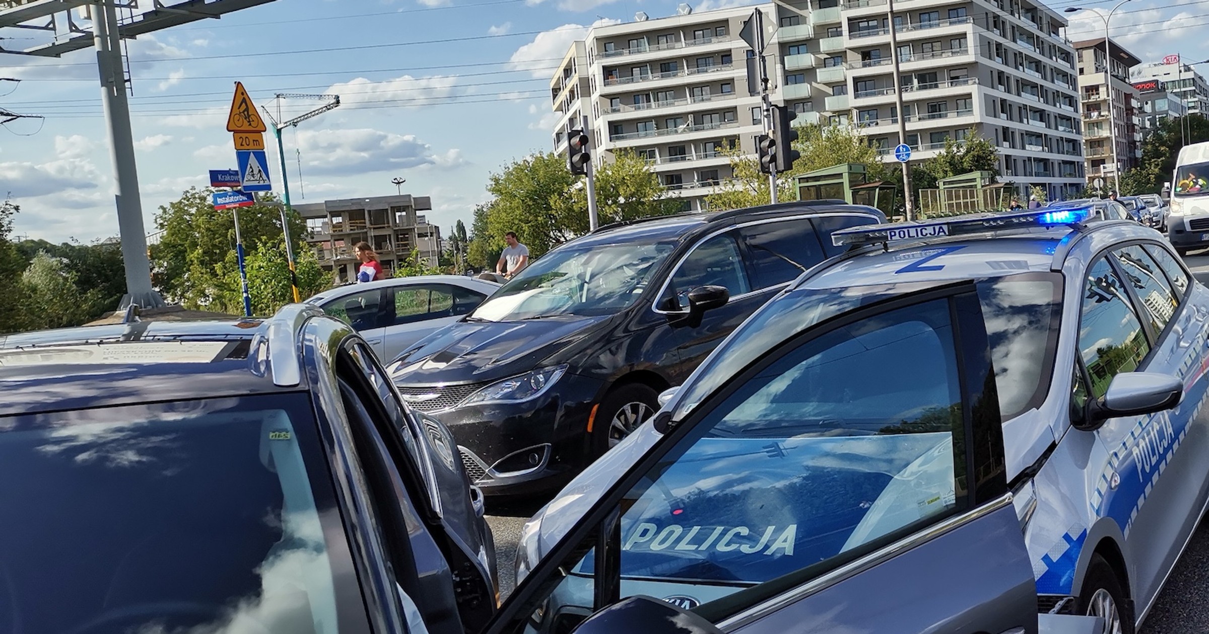 Kolizja radiowozu na warszawskiej Ochocie