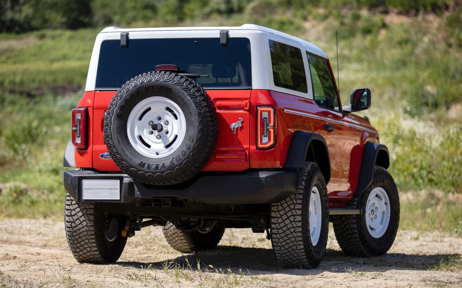 2023 Bronco Heritage Edition Race Red 03