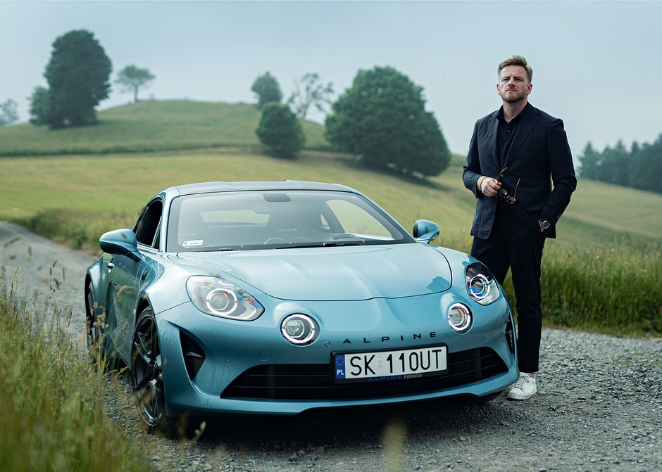 Szczepan Twardoch w Alpine A110S