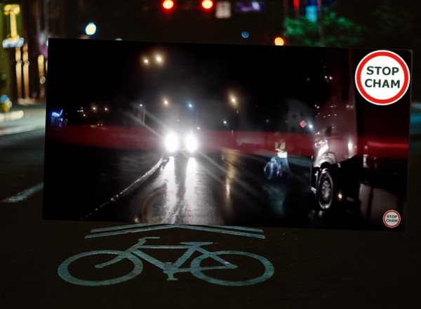 Rowerzysta jechał pod prąd. Refleks kierowcy tira zapobiegł tragedii [WIDEO]
