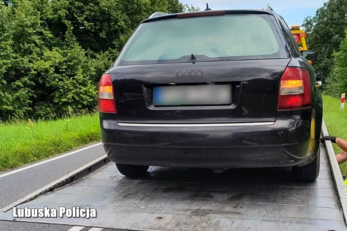 Kierowca Audi uciekał przed policją. Był pijany