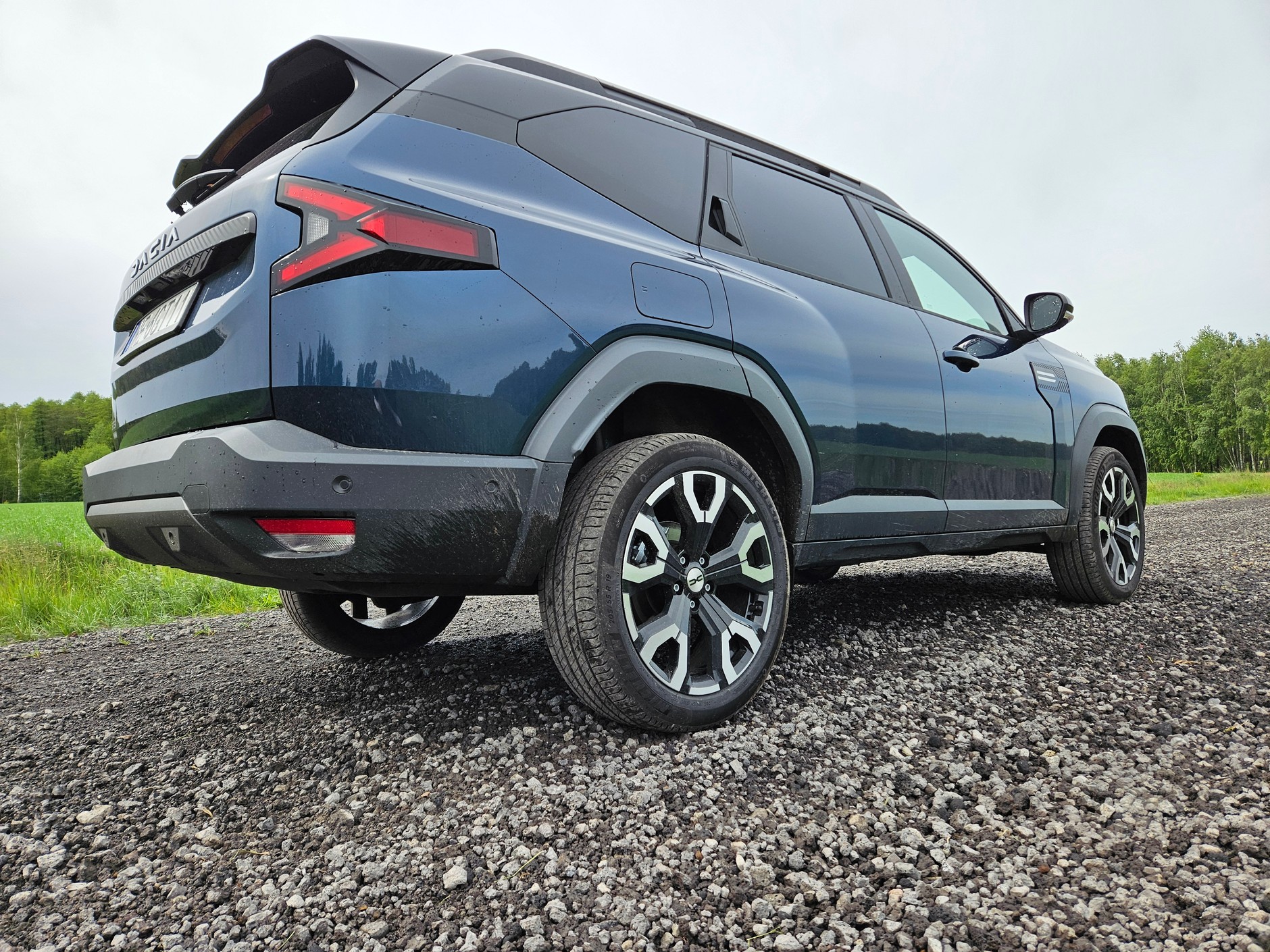 Dacia Bigster ma większy prześwit od wielu rasowych terenówek. Nawet w wersji 2WD