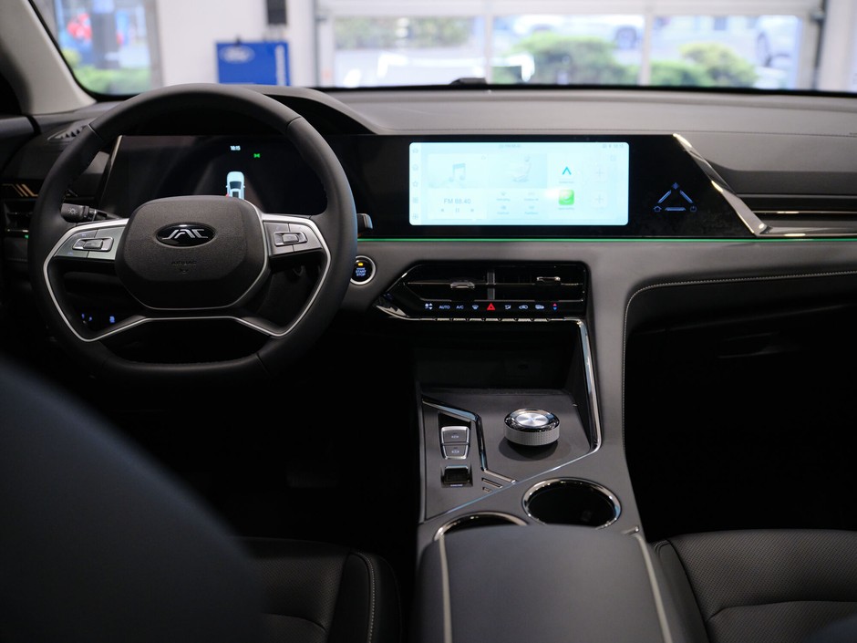 JAC JS8 Pro