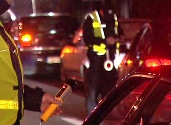Policjanci zatrzymali kierowcę Alfy. Miał trzy zakazy kierowania