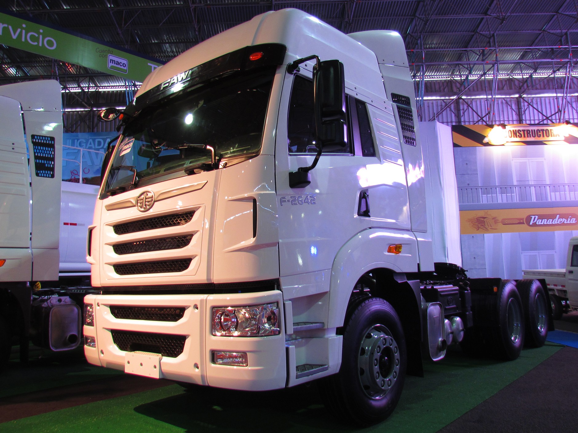 Chińskie ciężarówki coraz częściej są wybierane w Rosji. Rynek tego typu pojazdów przechodzi jednak bardzo głęboki kryzys