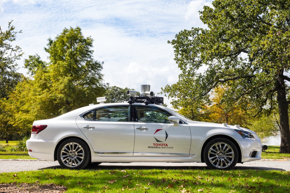 Toyota zamierza zainwestować w badania lidaru. Na dachach testowych Lexusów będzie zatem więcej głowic laserowych