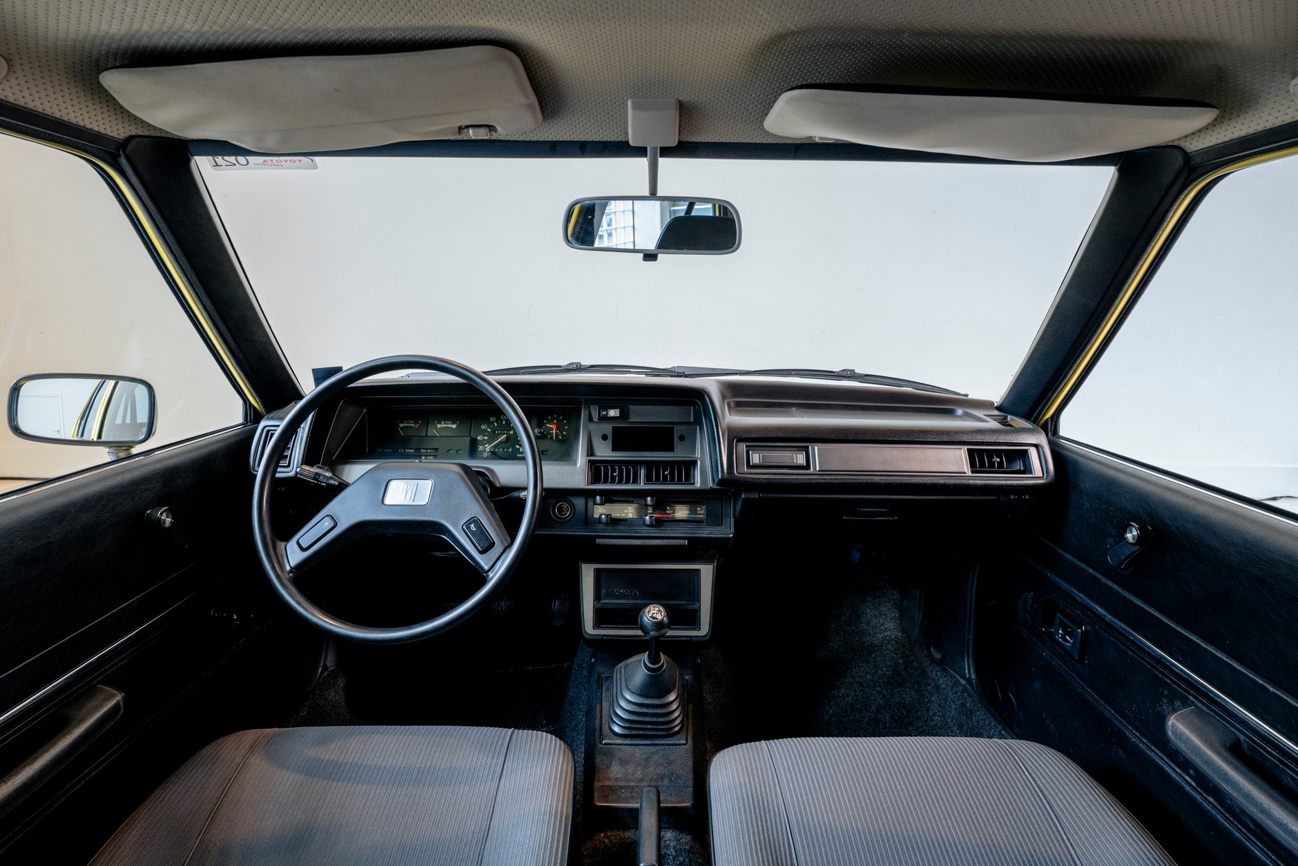 Corolla E70: wnętrze modelu