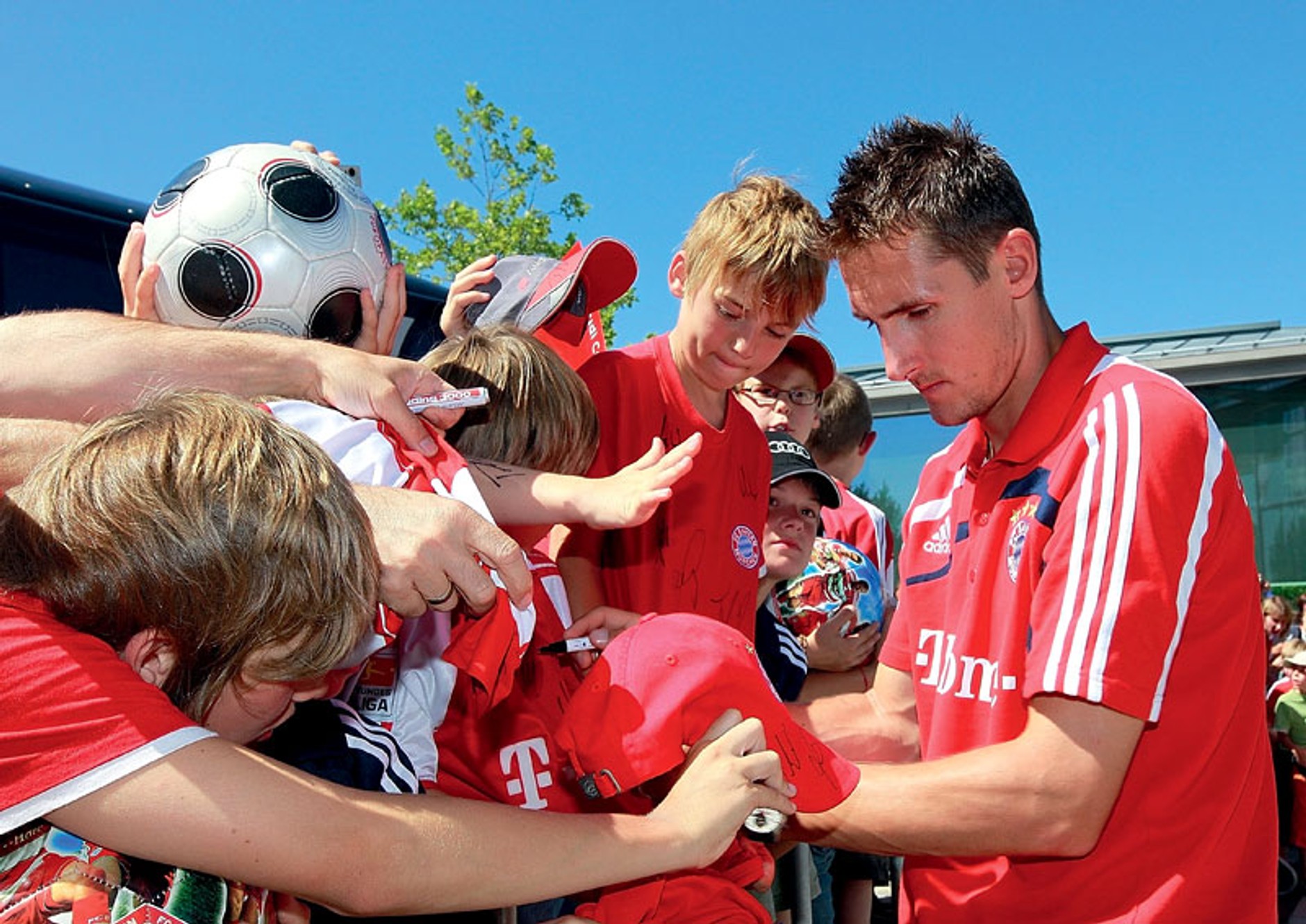 Audi koupí podíl ve fotbalovém klubu FC Bayern Mnichov