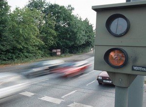Kosztowne pamiątki z wakacji. Do Polski trafiają mandaty z zagranicy. Liczba poraża