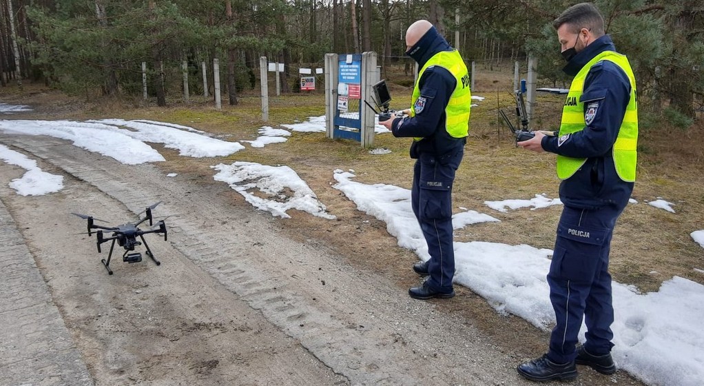 Policyjny dron widzi więcej niż patrol. Sprawdza się także zimą