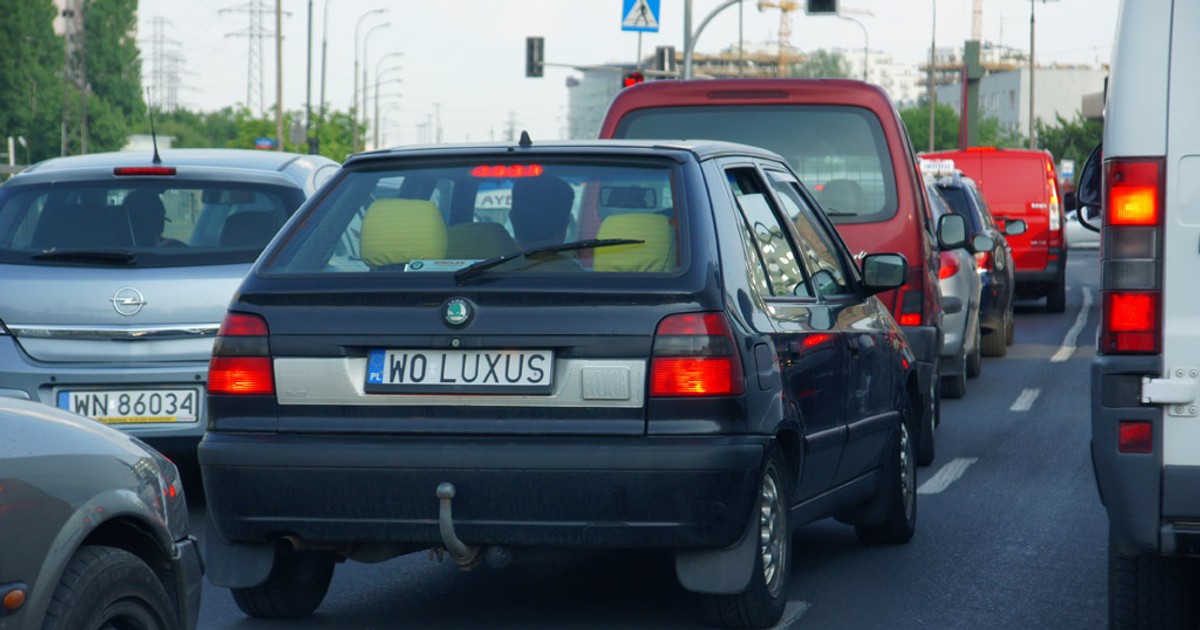 Wyjaśniamy, jak wyrobić indywidualne tablice rejestracyjne