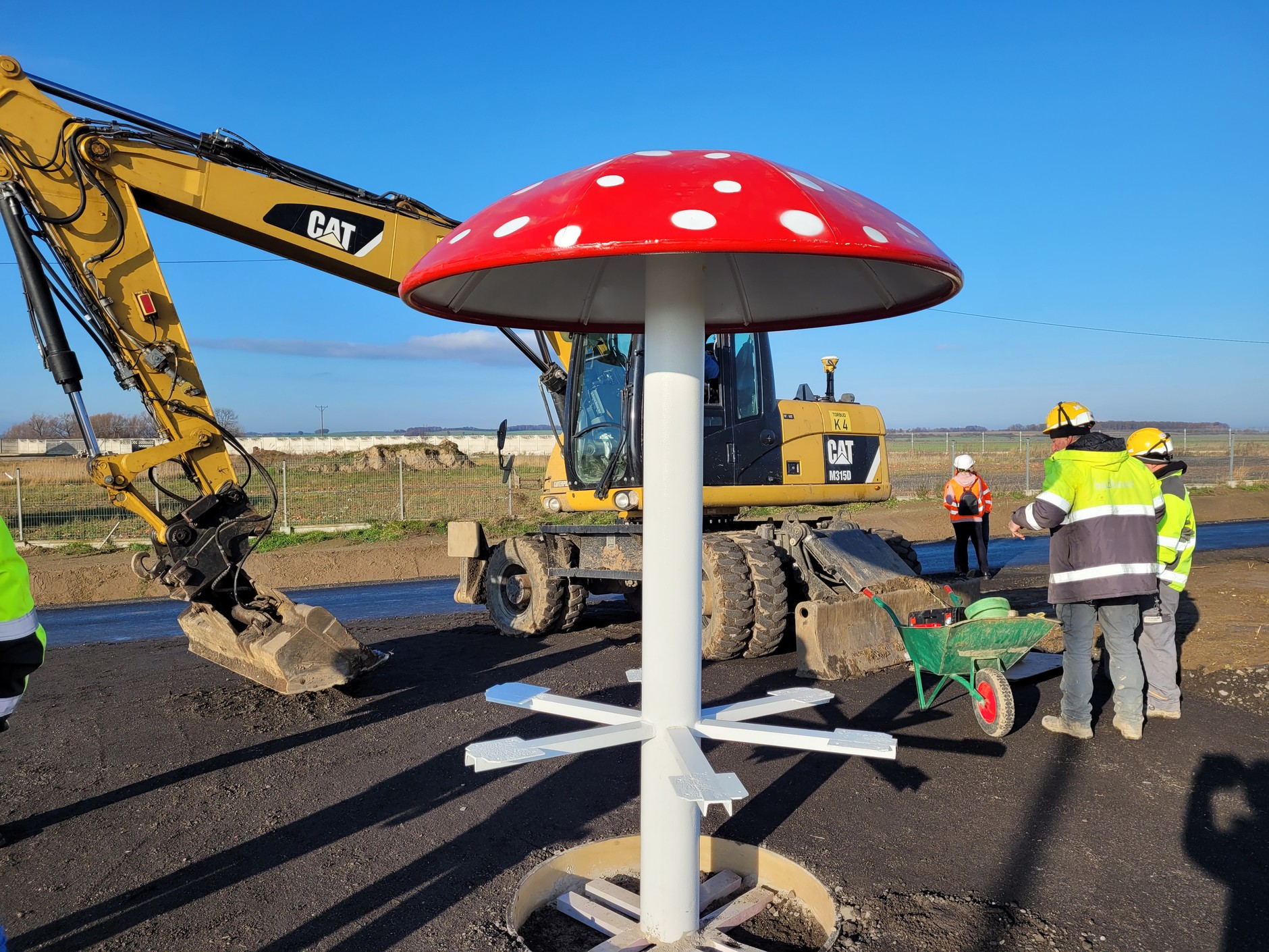 Charakterystyczny grzybek znowu stanął przy DK46