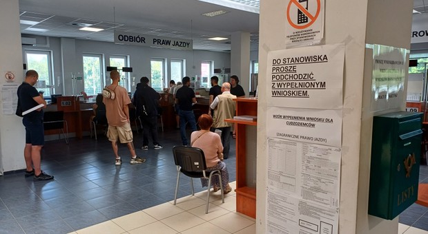 Prawo jazdy do wymiany. Do kiedy kierowcy mają czas na złożenie wniosku? Podali datę
