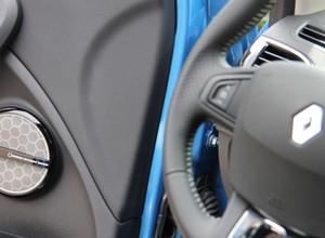 Bose w Renault Megane z subwooferem mniejszym od pudełka na buty
