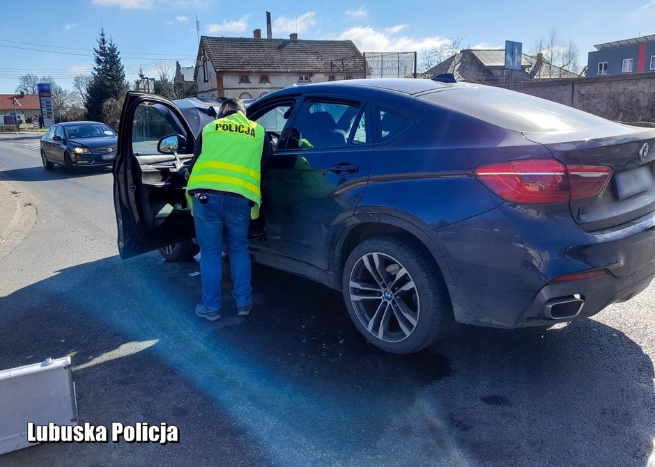 Uciekał przed policją kradzionym w Niemczech BMW