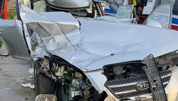 Policjant widział wypadek na A4 i ruszył do rozbitego auta. Nikt inny się nie zatrzymał