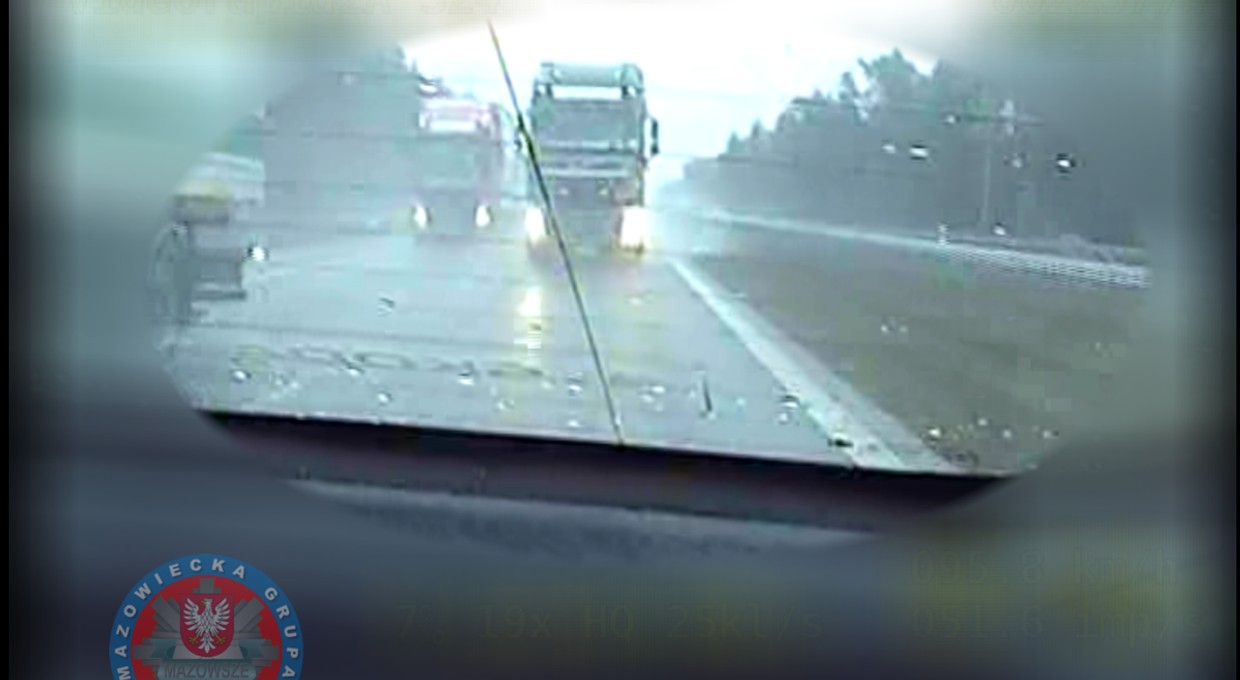 Wyprzedzał ciężarówką na ekspresówce, jadąc za nieoznakowanym radiowozem. Dostał drakoński mandat