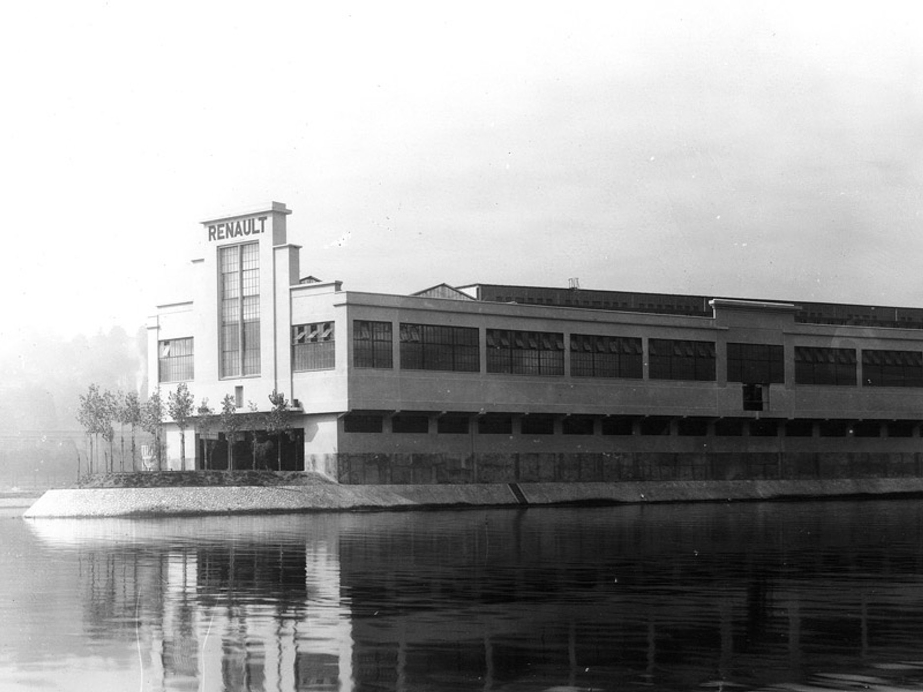 Historia Renault w fotografii (180 zdjęć z lat 1898 - 2008)