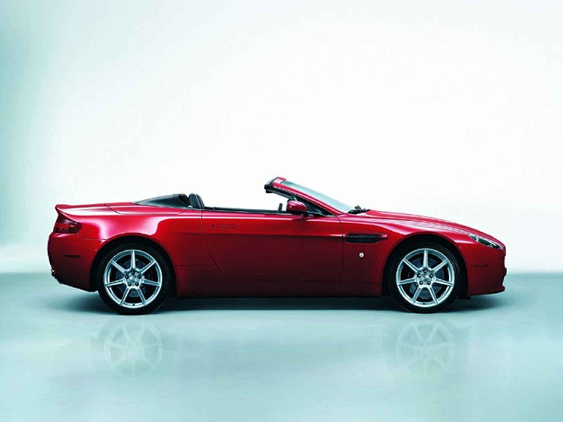 Aston Martin V8 Vantage Roadster już jest!