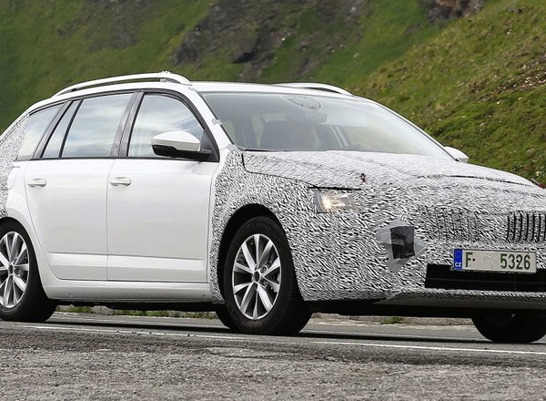 Nowa Skoda Octavia IV wyprzedzi Volkswagena Golfa VIII