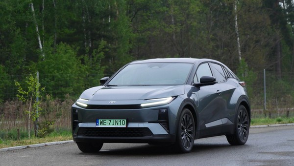 Toyota C-HR+ Executive AWD: wygląda znajomo, ale ze spalinową Toyotą C-HR poza nazwą ma niewiele wspólnego. 