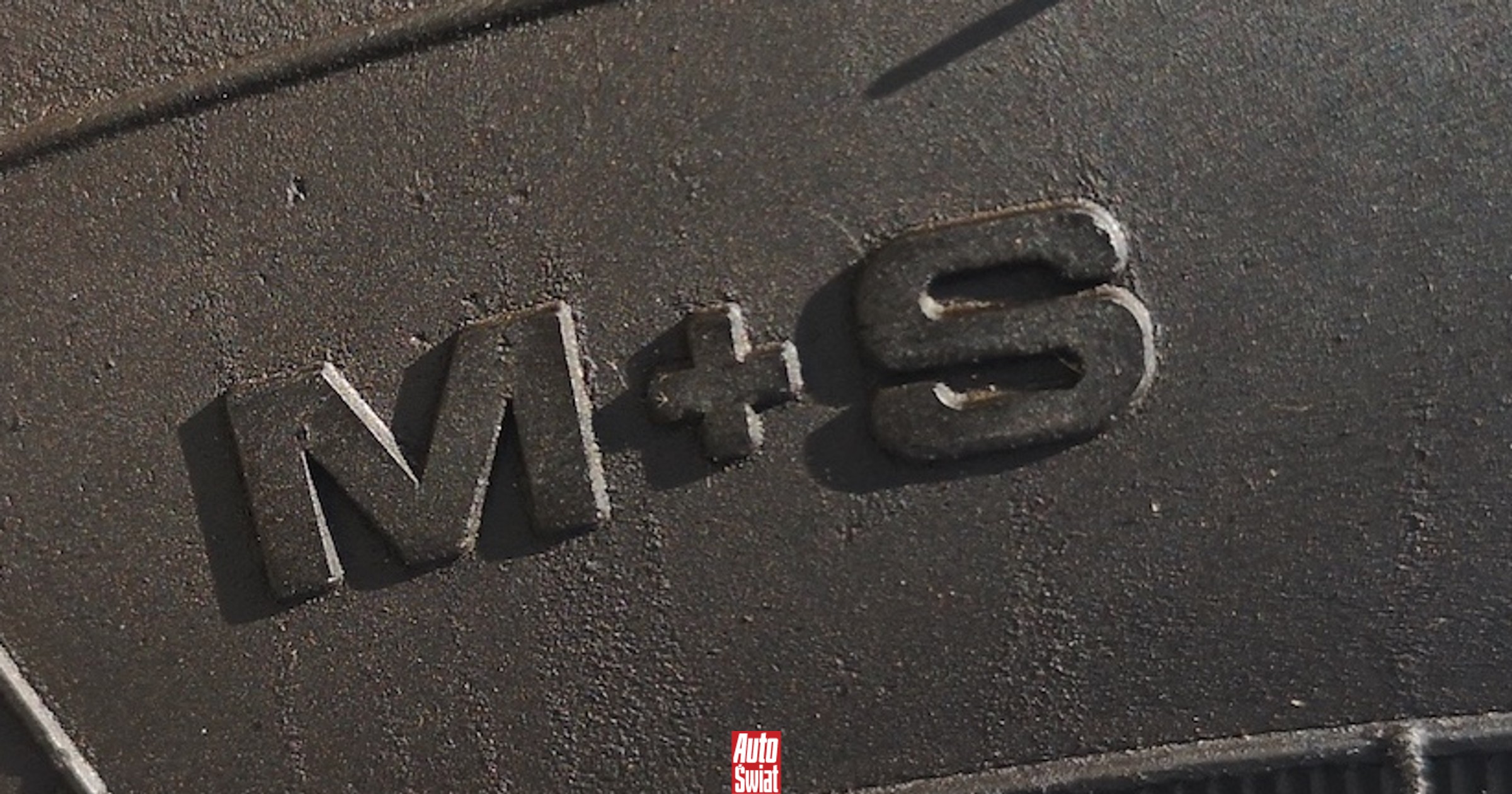 Mandat za opony M+S? Tak, bo musi być coś jeszcze. Wyjaśniamy, co muszą mieć opony zimowe