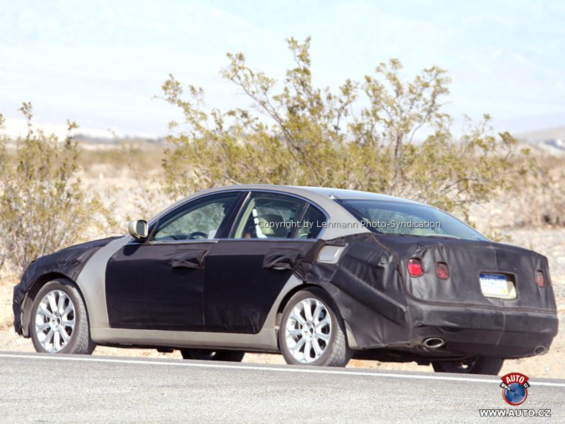 Zdjęcia szpiegowskie: Hyundai Genesis 4,6 V8 – broń przeciw BMW serii 5