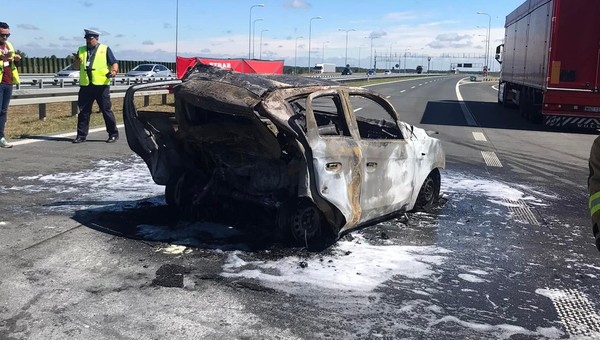 Auto spłonęło po wypadku na drodze S8. Zginęła kobieta