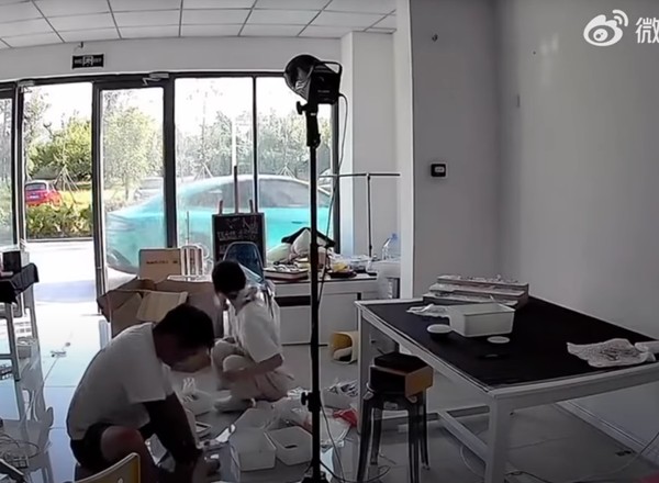 Nowy chiński elektryk sam ruszył spod domu. Producent: system zadziałał prawidłowo