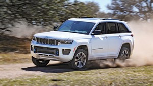 Jeździliśmy nowym Jeepem Grand Cherokee – czy hybryda da radę?