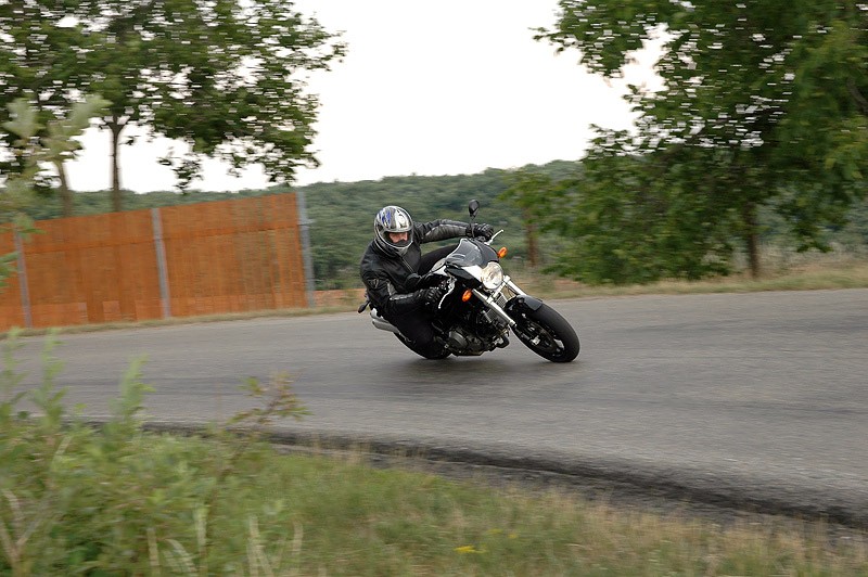 Ducati Monster S2R 1000: stary znajomy (test)