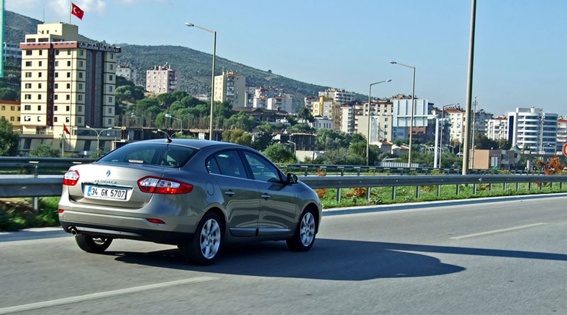 Renault Fluence: nowy sedan z pogranicza segmentu C i klasy średniej