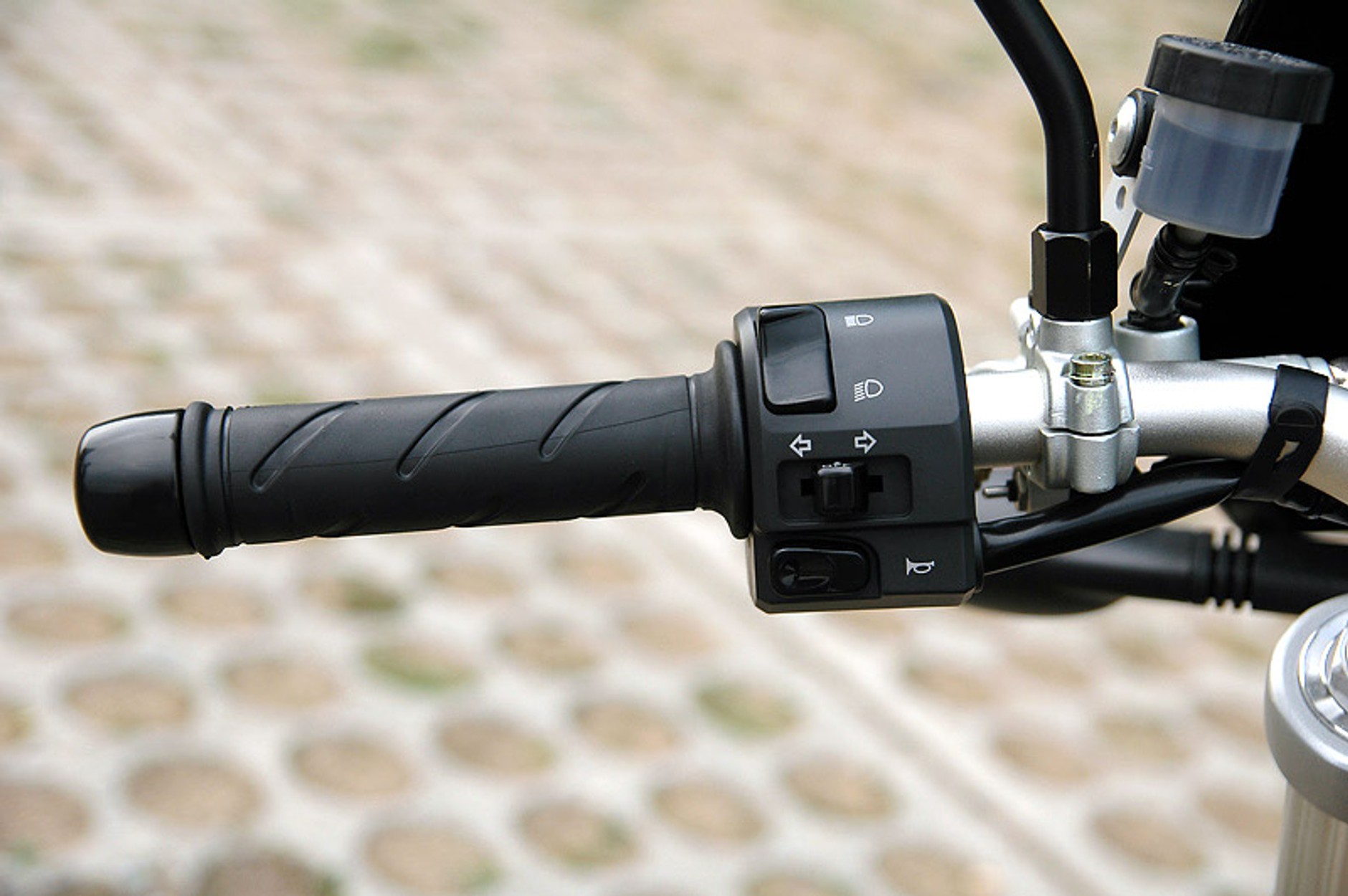 Ducati Monster S2R 1000: stary znajomy (test)