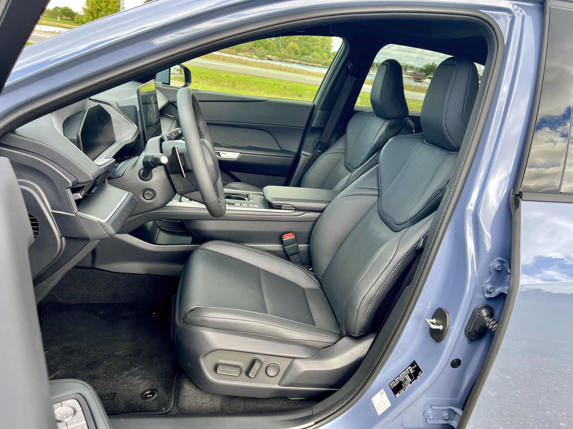 Lexus ES (8. generacja)