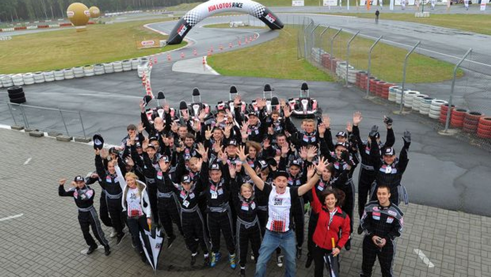 Kia Lotos Race 2011 w strugach deszczu