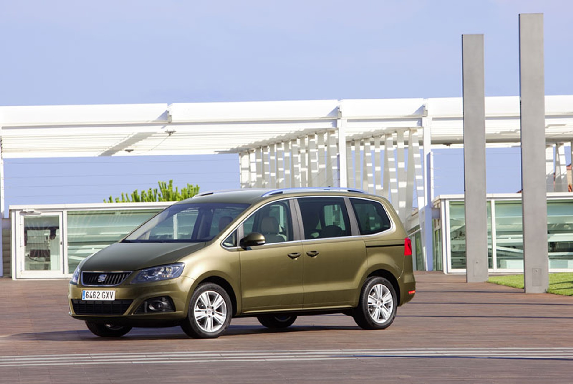 Nowy Seat Alhambra już w sprzedaży (dane techniczne)