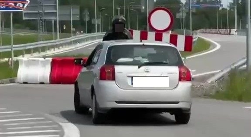 Próbował zatrzymać "pijanego za kółkiem". Kierowca toyoty wziął go na maskę