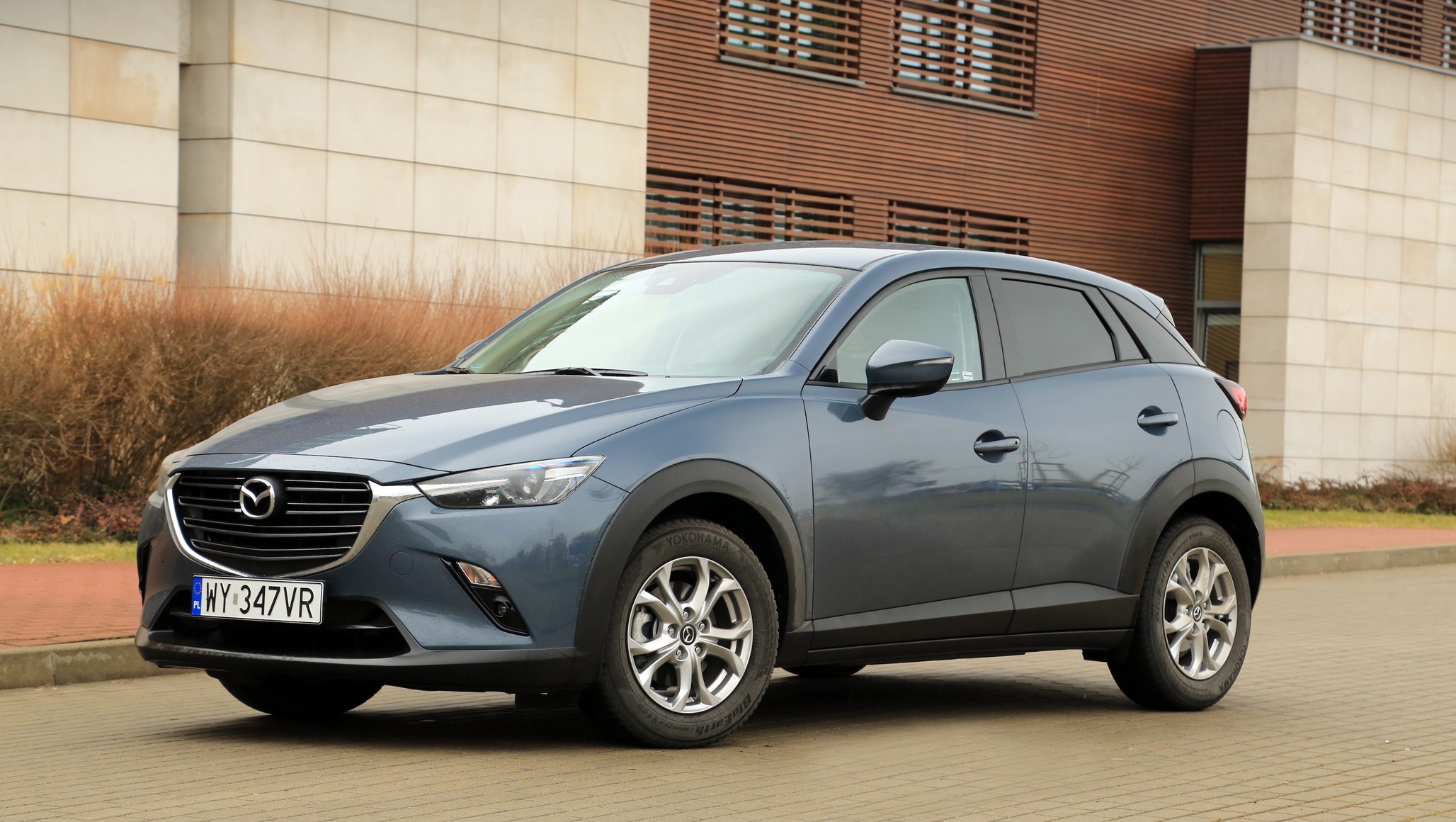 Najstarsze auto w zestawieniu, ale dość drogie w zakupie. Nie jest to jednak nic nadzwyczajnego, ponieważ ogólnie Mazdy wolno tanieją – renoma marki i opinia samochodu bezawaryjnego robią swoje