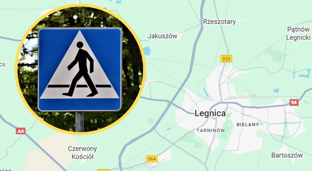 Mieszkaniec Legnicy, żeby otworzyć bramę na posesję, miał zatrzymywać auto na chodniku, przed przejściem dla pieszych. Dostał 24 punkty karne (screen: Google Maps)