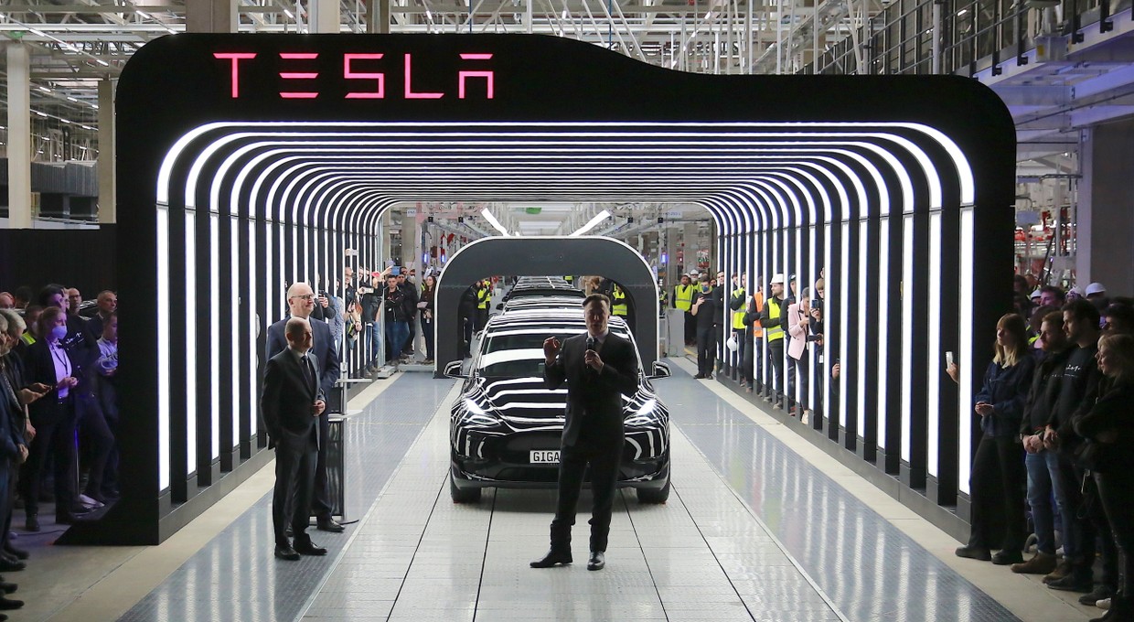 Tesla wezwana na dywanik. Grozi jej zakaz produkcji i sprzedaży samochodów