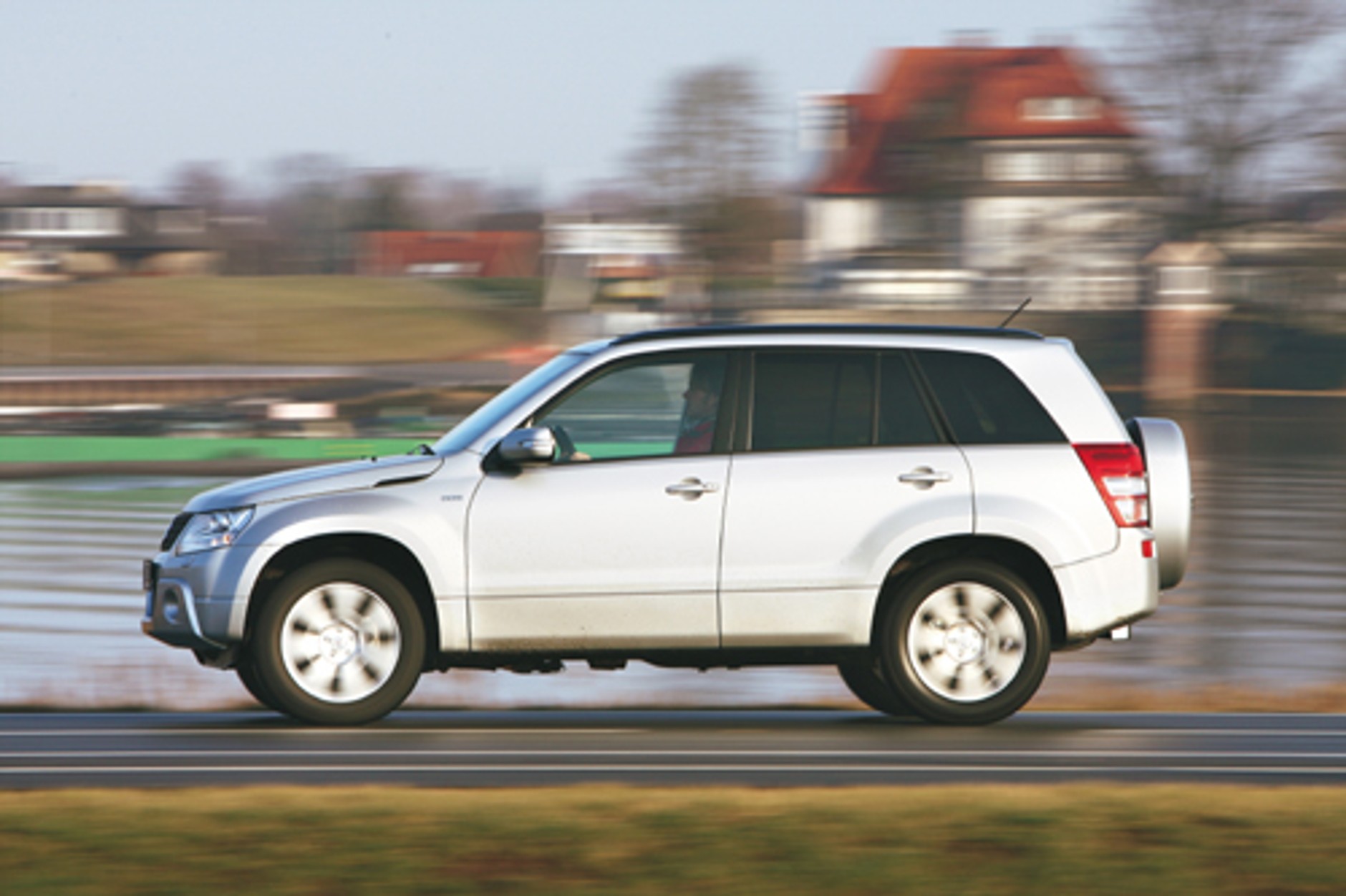 Ford Kuga kontra Suzuki Grand Vitara i Kia Sportage - Małe konie pociągowe