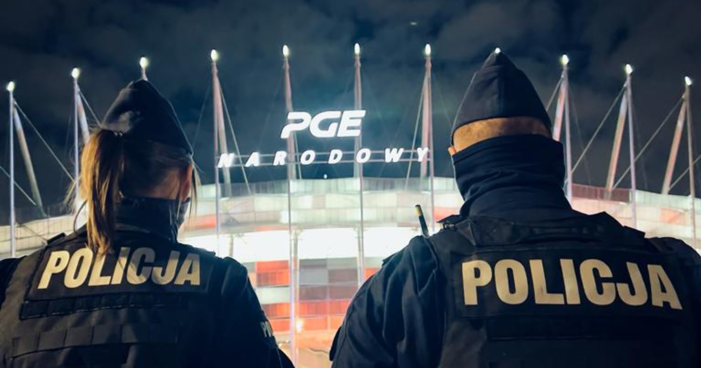 Policyjny patrol przy Stadionie Narodowym