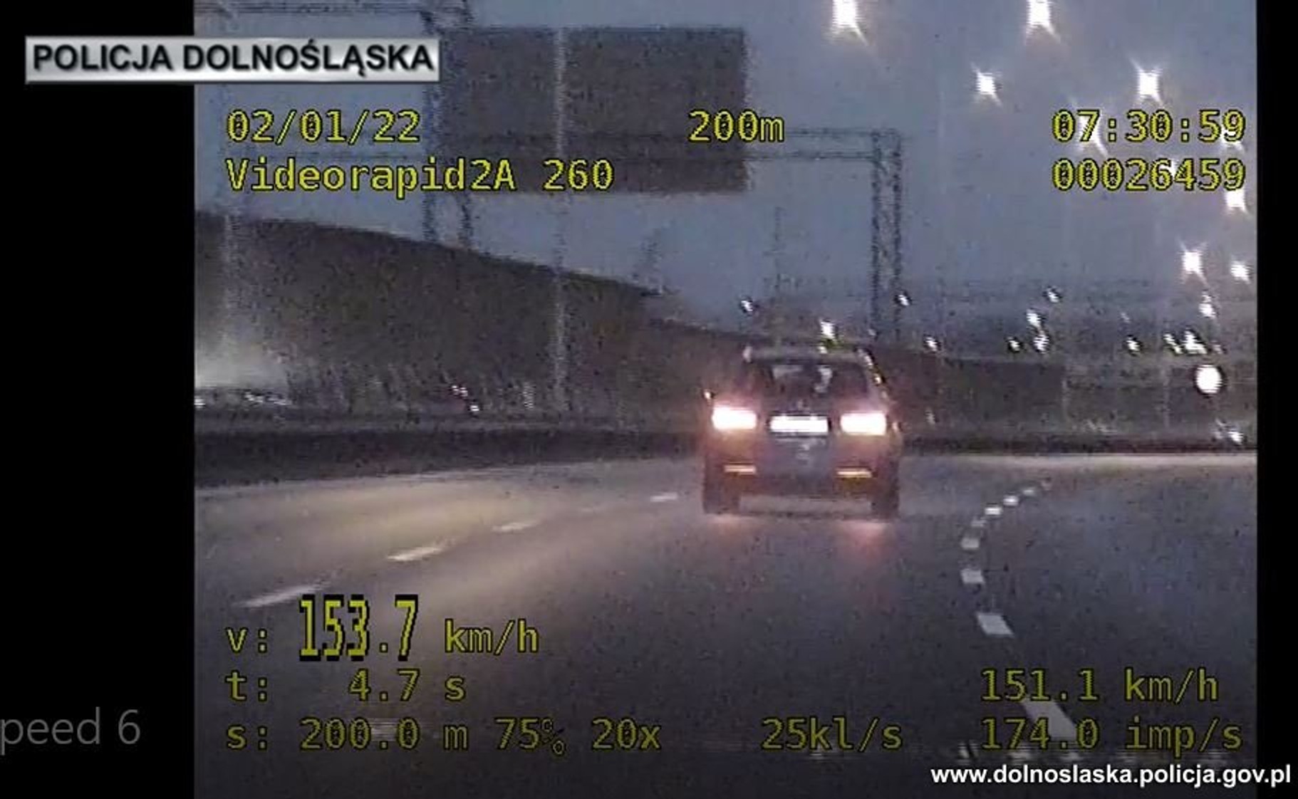 Kierowca BMW przy ograniczeniu do 80 km/h jechał z prędkością ponad 150 km/h