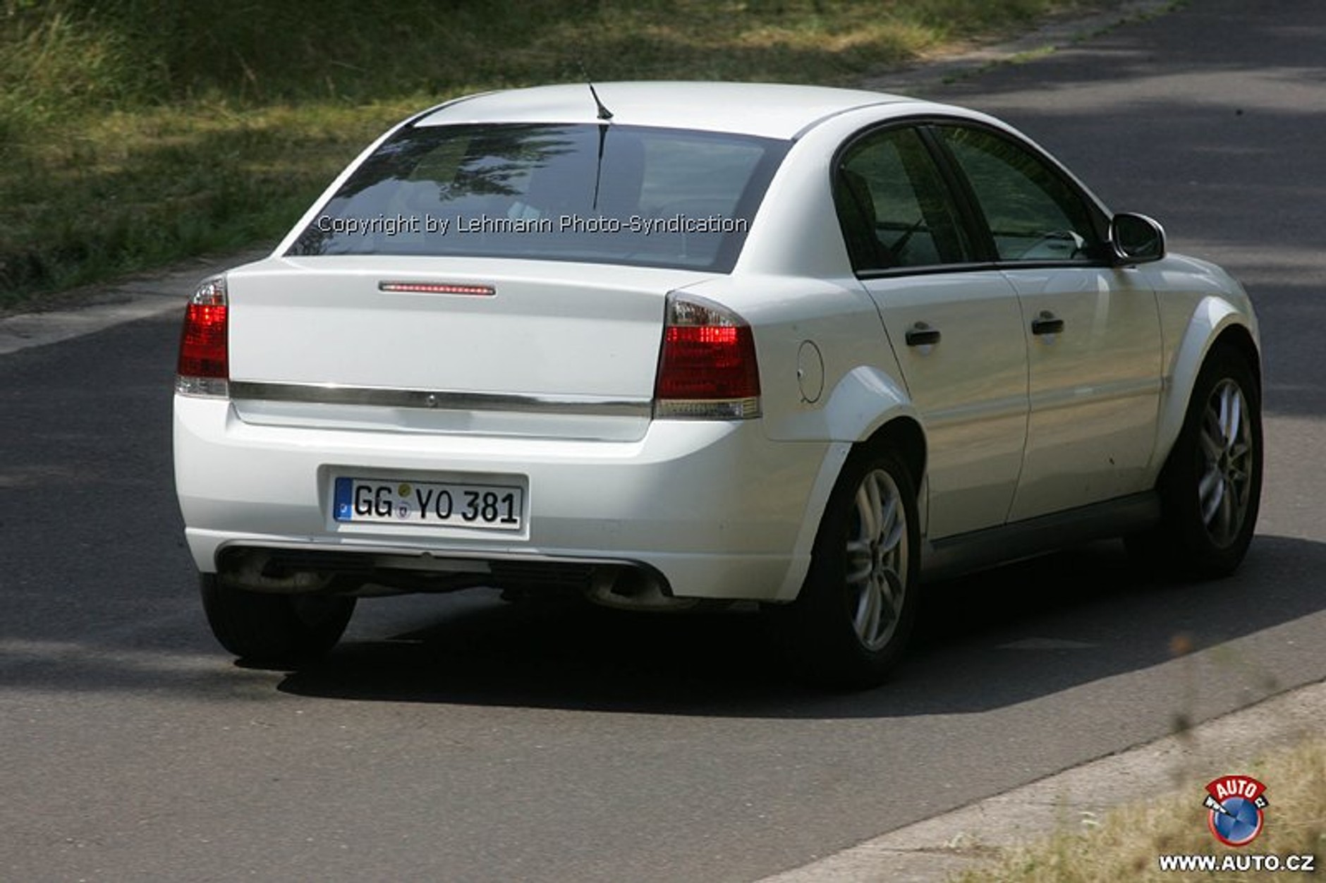 Zdjęcia szpiegowskie: Trzy nowości Opla na najbliższe lata