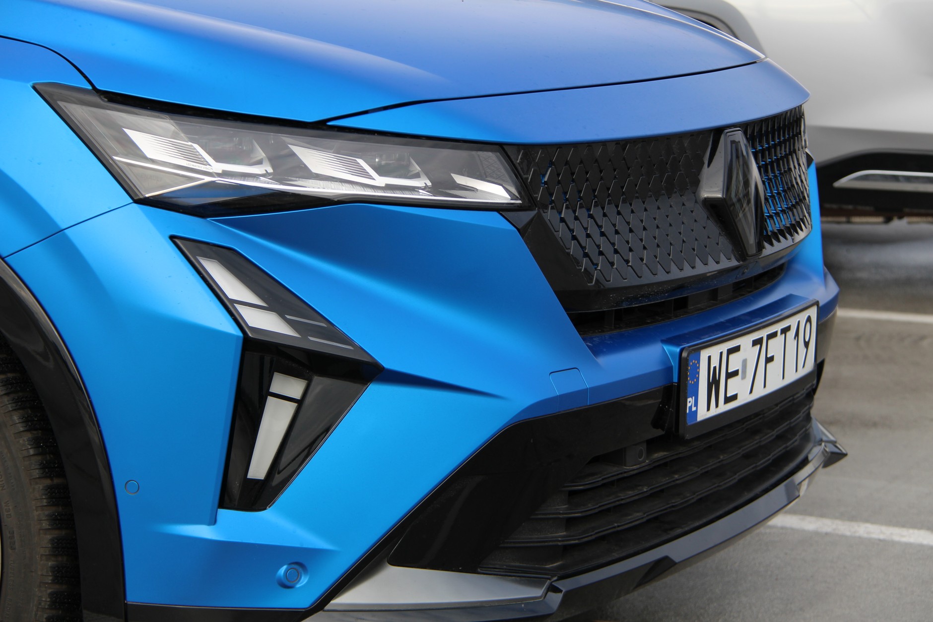 Renault Rafale E-Tech 4x4 300 ma reflektory LED Matrix – to duża rzecz