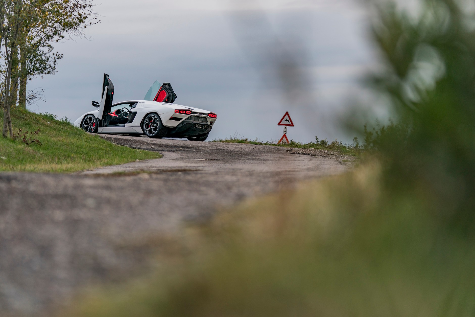 Lamborghini Countach LPI 800-4 rusza w drogę