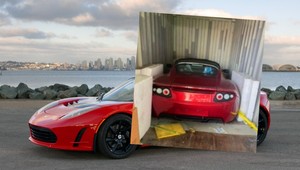 Nowe Tesle Roadster znalezione po 13 latach. Czy baterie się na coś nadają?