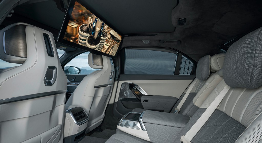 BMW i7